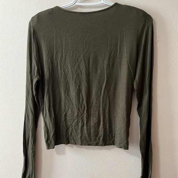 crop top - Picture 2 of 2